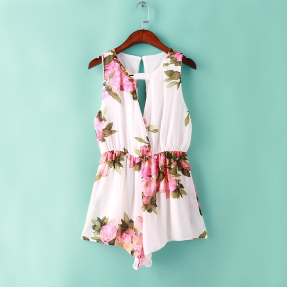 Open Back Keyhole Floral Romper - Picture 2 of 7